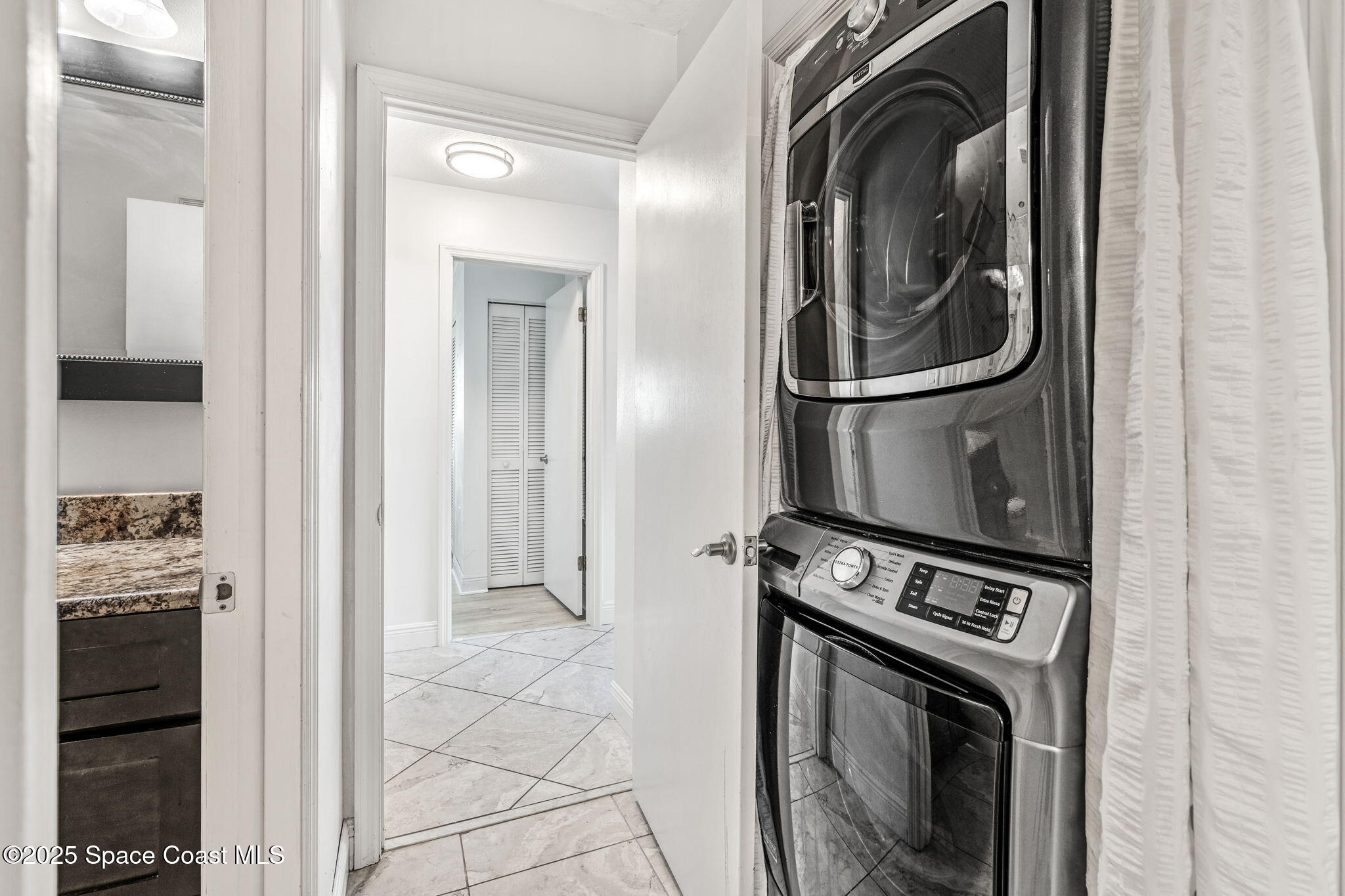 2921 Kirkland Road Northeast, Unit 201 Palm Bay, FL 32905 - Photo 21 of 35 24-web-or-mls-DSC09923-HDR