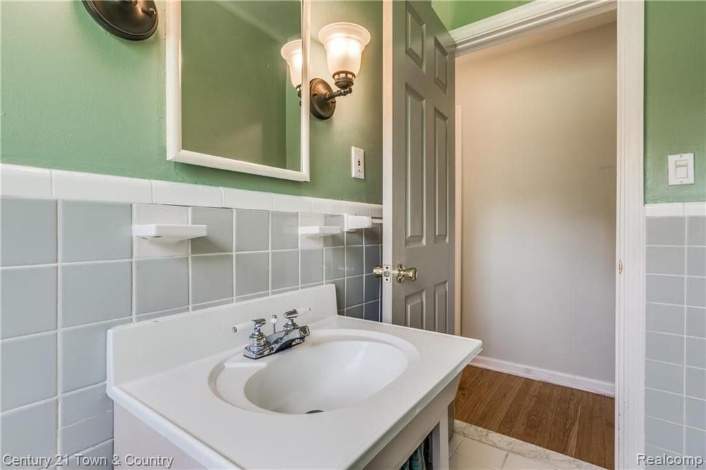4100 Beach Road Troy, MI 48098 - Photo 26 of 54