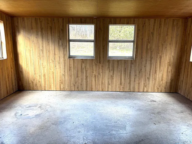 a view of a yard with yellow house