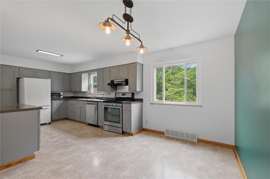 2659 River Road Vandergrift, PA 15690 - Photo 14 of 49