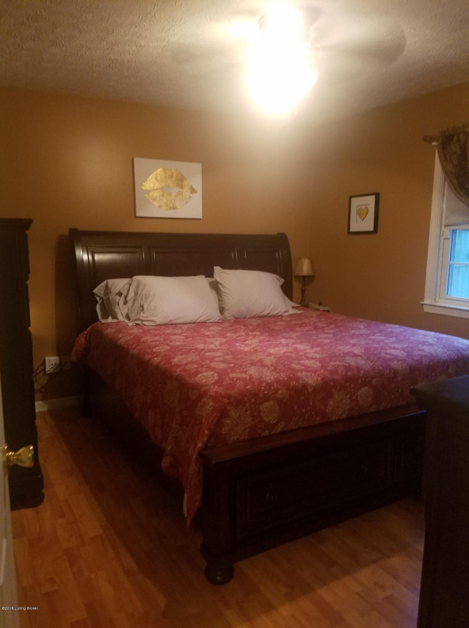 3902 Bonavant Road Louisville, KY 40219 - Photo 11 of 18 Master Bedroom