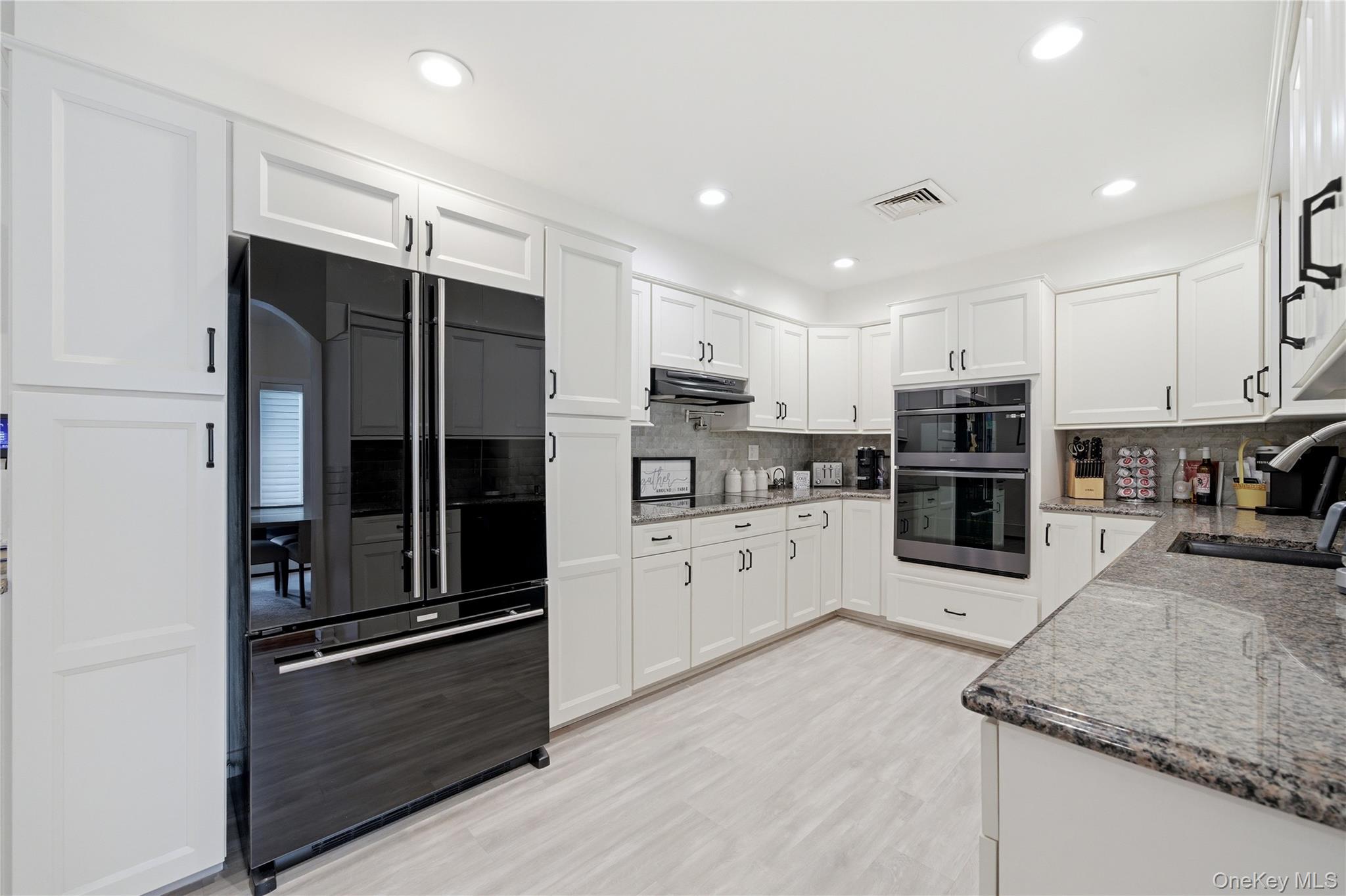 82 Sunset Road Bay Shore, NY 11706 - Photo 12 of 38