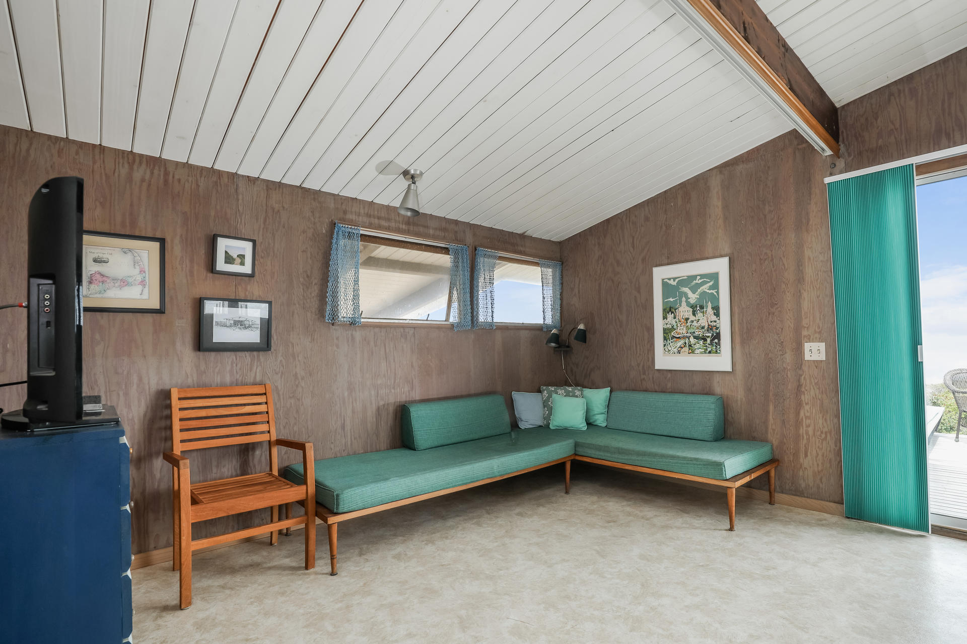 800 Ocean View Drive Wellfleet, MA 02667 - Photo 15 of 38 a living room with furniture and a window