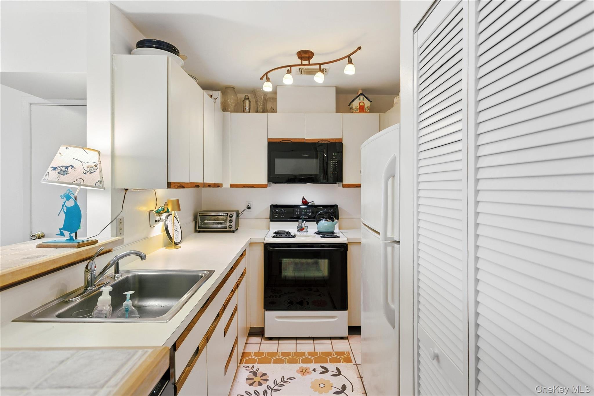 823 Shore Road, Unit 1 Long Beach, NY 11561 - Photo 16 of 31 Gallery Image 16