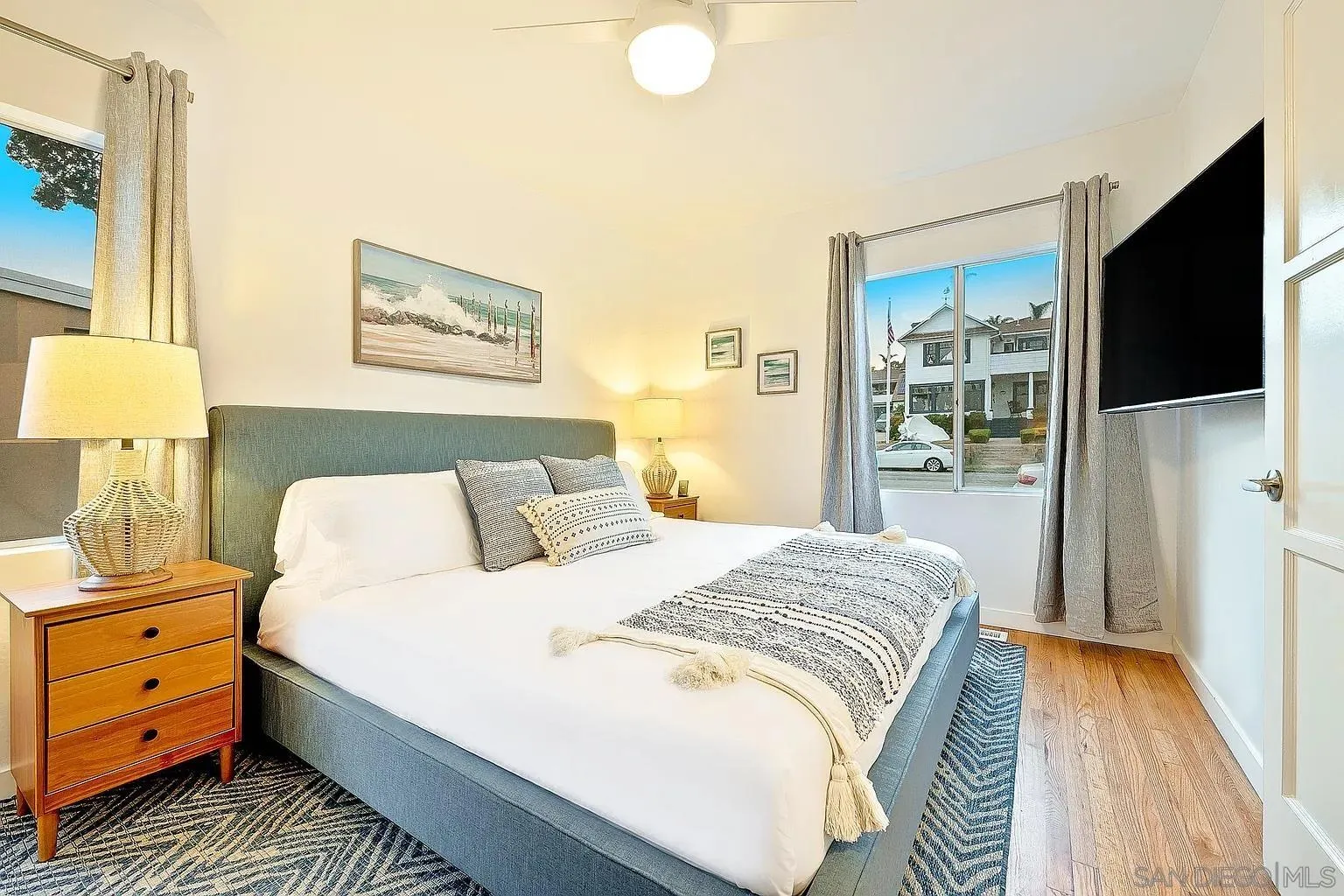 965 Rosecrans Street San Diego, CA 92106 - Photo 6 of 12 a bedroom with a bed and a tv on the dresser