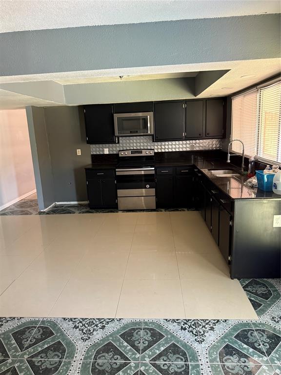4601 Elm Ridge Lane Garland, TX 75044 - Photo 20 of 20 a kitchen with a stove and a refrigerator