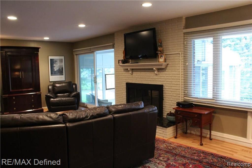 32332 Baintree Road Farmington Hills, MI 48334 - Photo 17 of 35