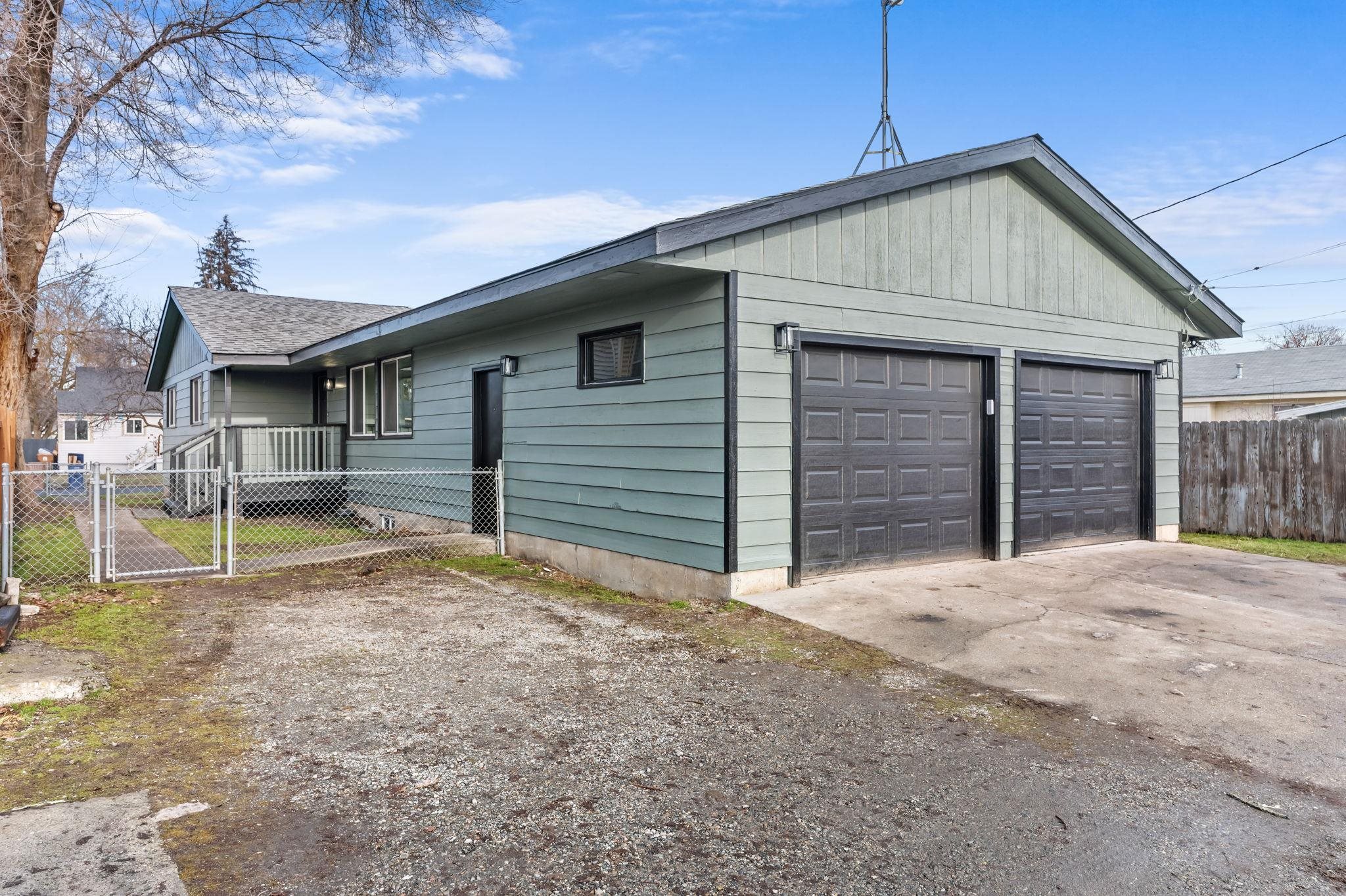 1214 East Broad Avenue Spokane, WA 99207 - Photo 1 of 30
