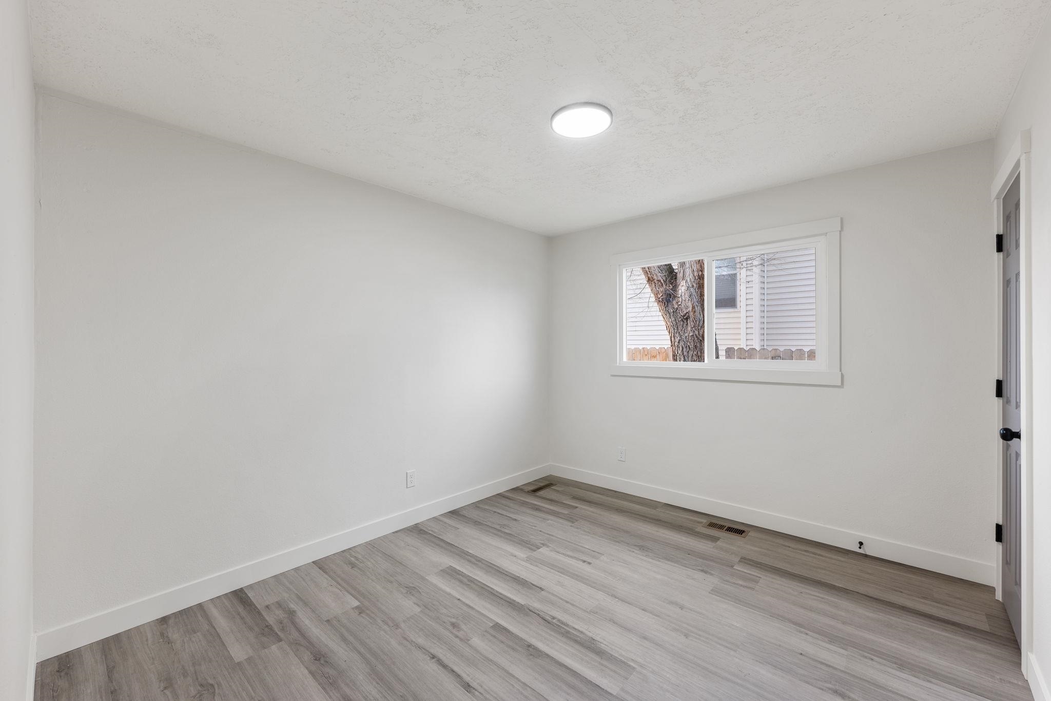 1214 East Broad Avenue Spokane, WA 99207 - Photo 17 of 30