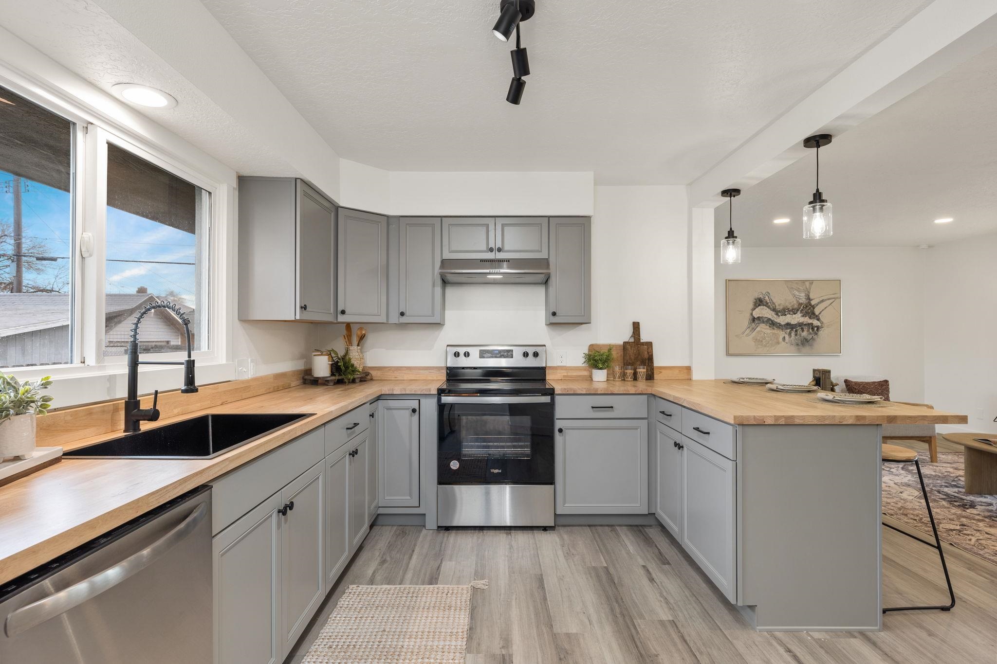 1214 East Broad Avenue Spokane, WA 99207 - Photo 6 of 30