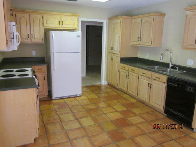 6 Iron Clad Port Daphne, AL 36527 - Photo 6 of 15 Kitchen