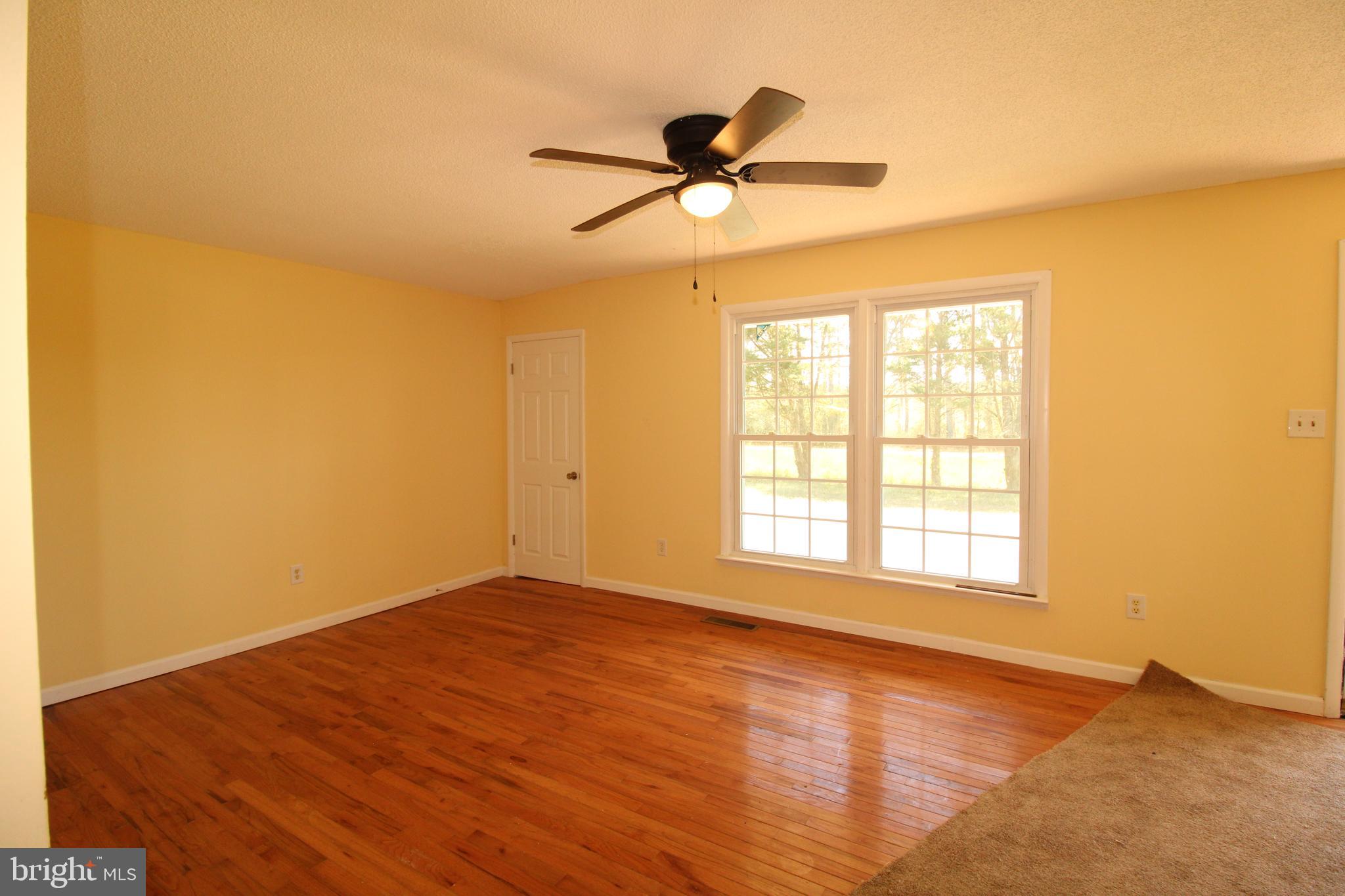 26438 Nanticoke Road Salisbury, MD 21801 - Photo 11 of 37 Living room