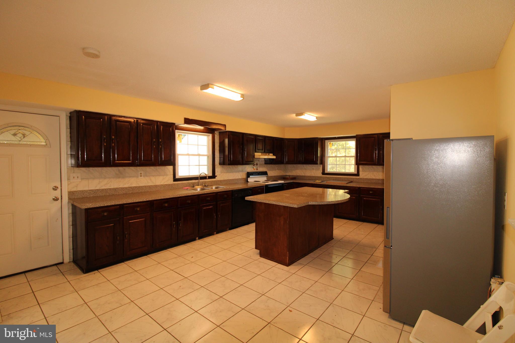 26438 Nanticoke Road Salisbury, MD 21801 - Photo 7 of 37 Kitchen