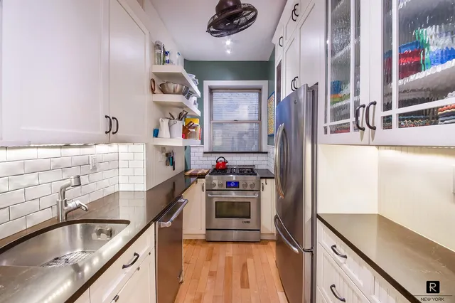 $950,000 | 254 West 25th Street, Unit 3A | Chelsea
