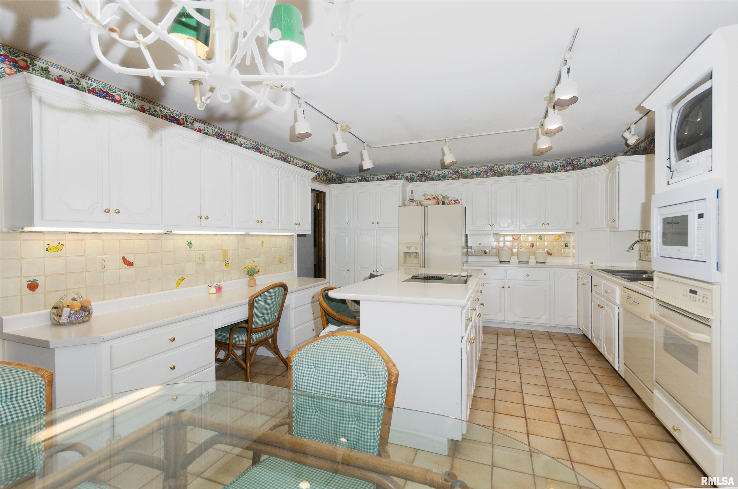 1665 Hawthorn Road Salem, IL 62881 - Photo 18 of 49 Gallery Image 18
