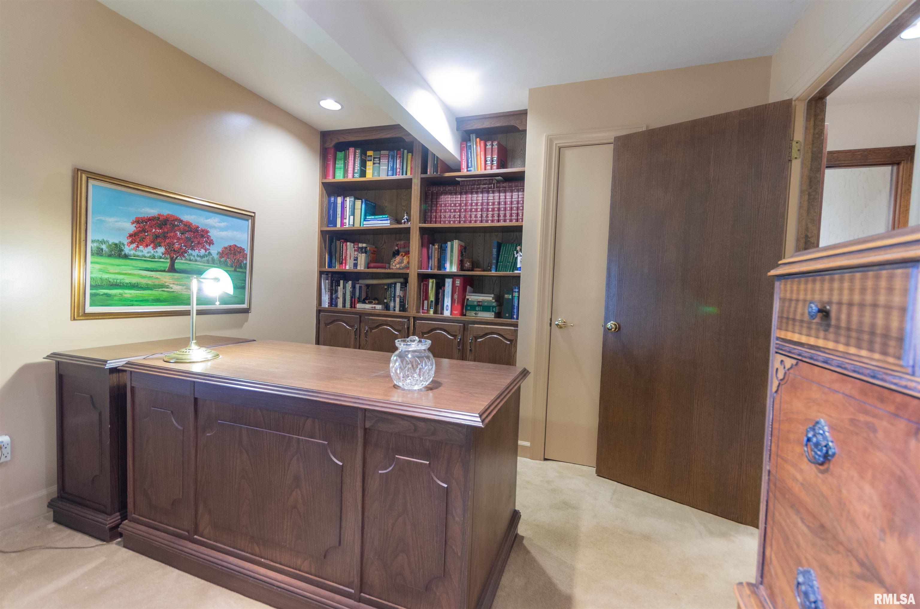 1665 Hawthorn Road Salem, IL 62881 - Photo 20 of 49 Gallery Image 20