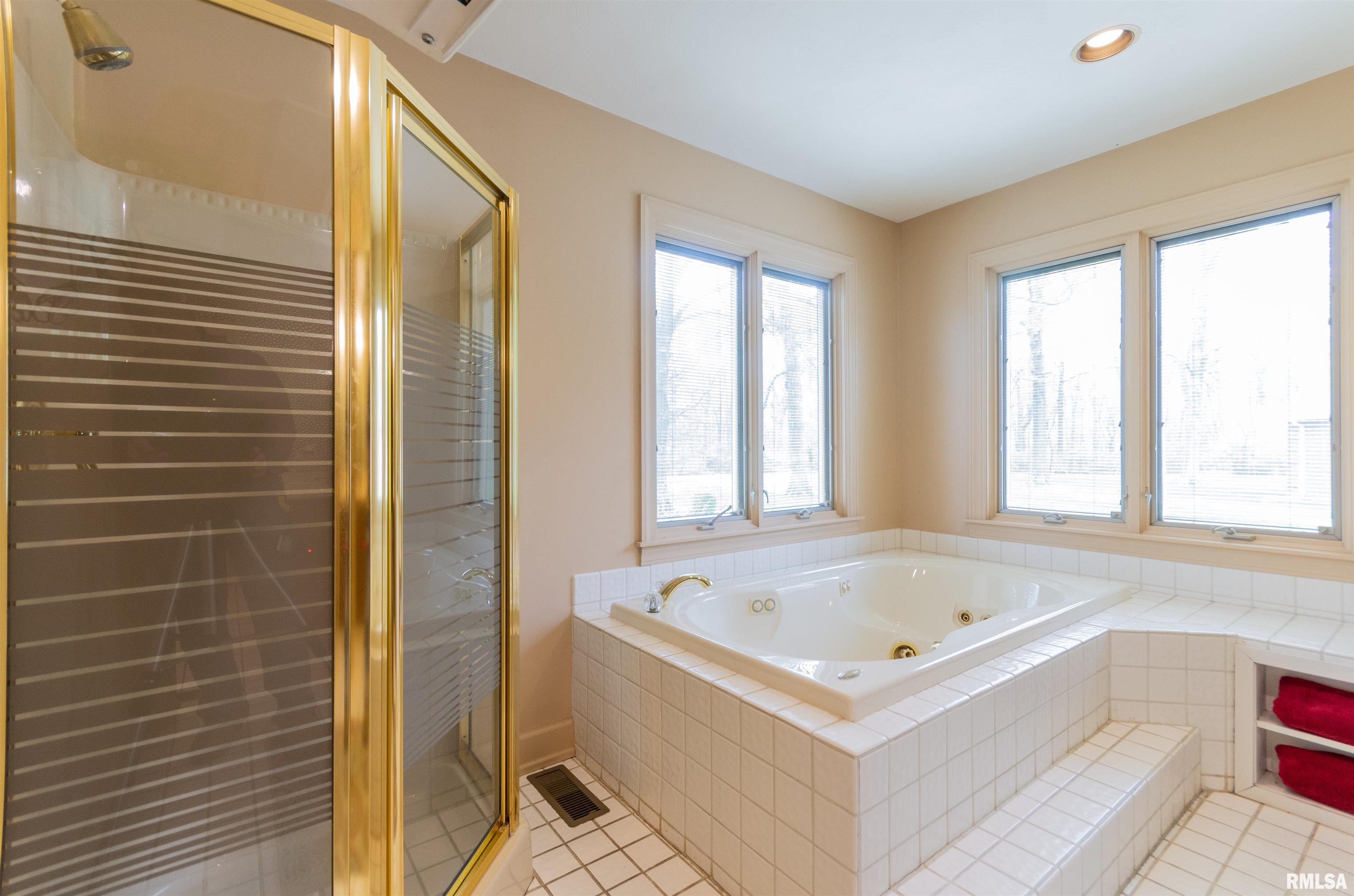 1665 Hawthorn Road Salem, IL 62881 - Photo 27 of 49 Gallery Image 27