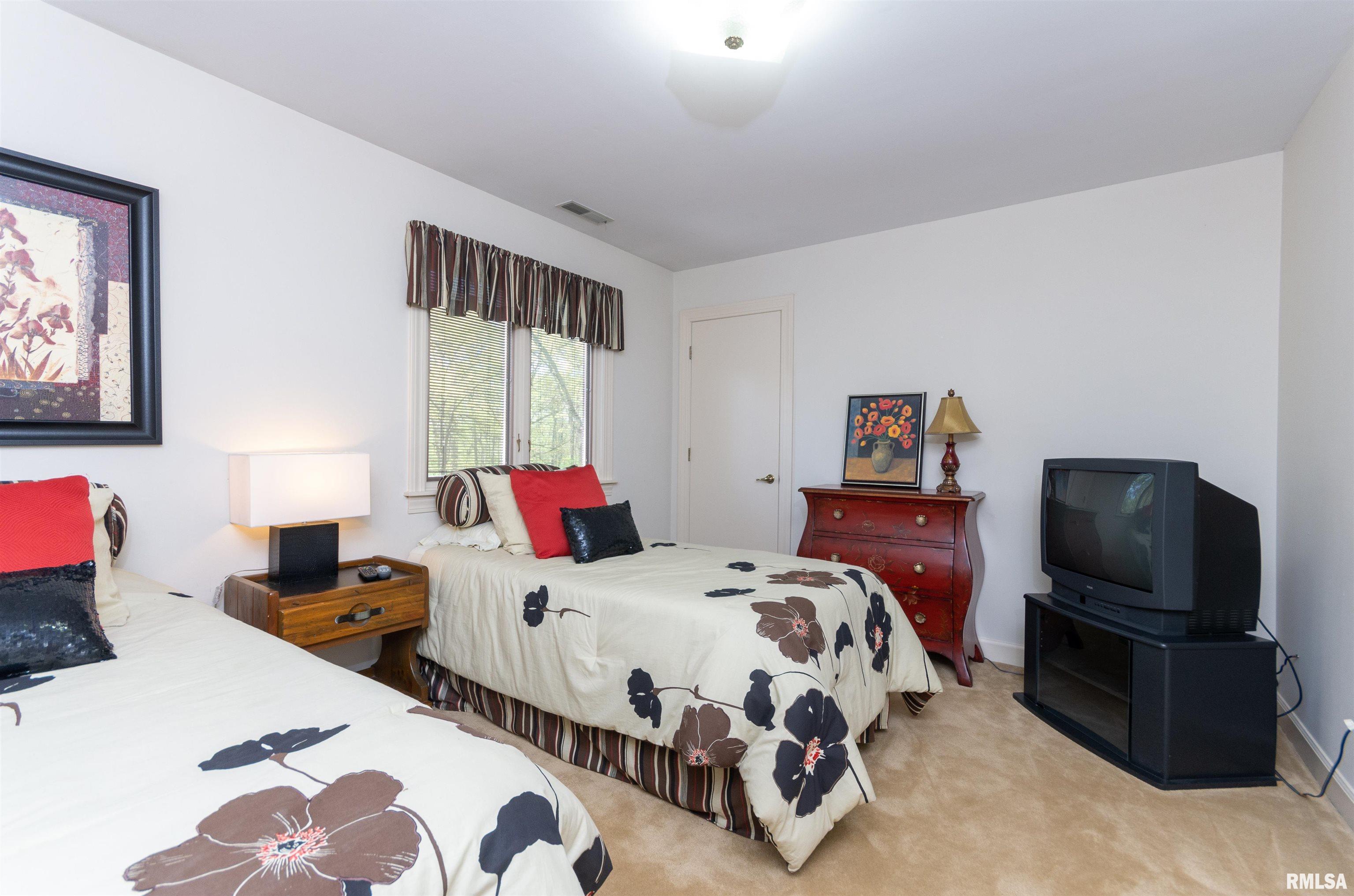 1665 Hawthorn Road Salem, IL 62881 - Photo 31 of 49 Gallery Image 31