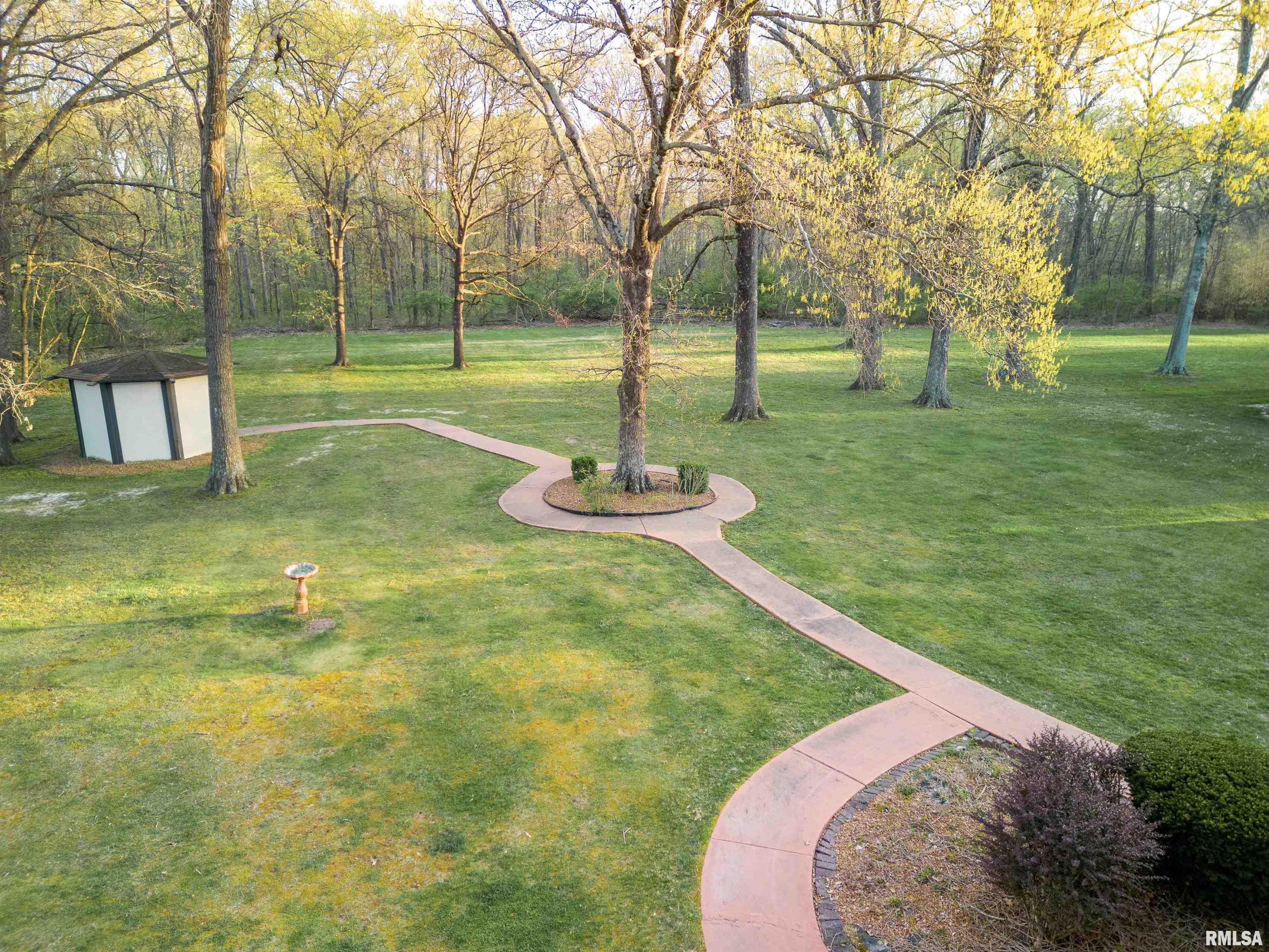 1665 Hawthorn Road Salem, IL 62881 - Photo 38 of 49 Gallery Image 38