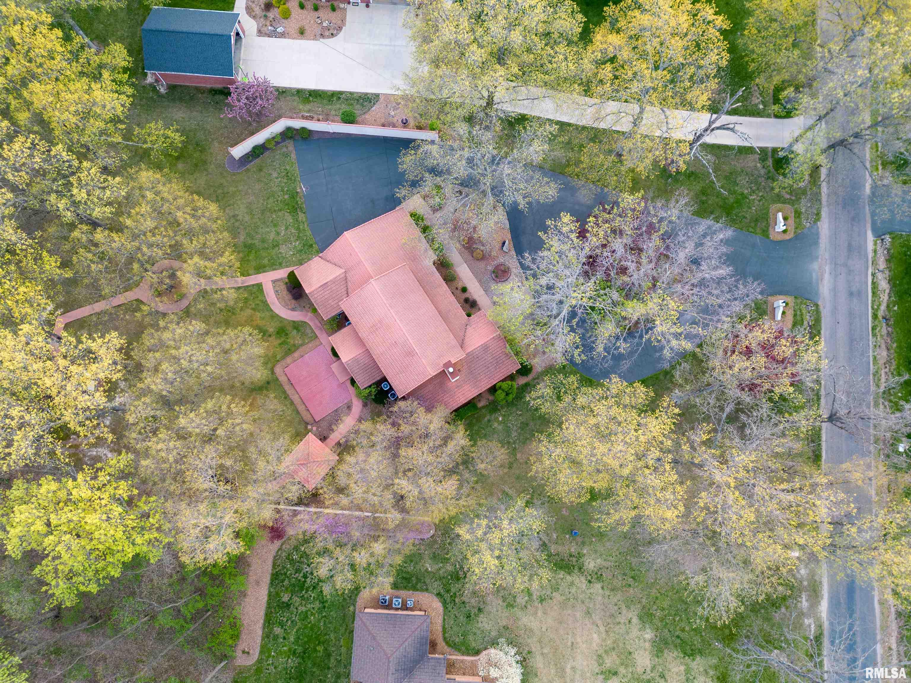 1665 Hawthorn Road Salem, IL 62881 - Photo 41 of 49 Gallery Image 41