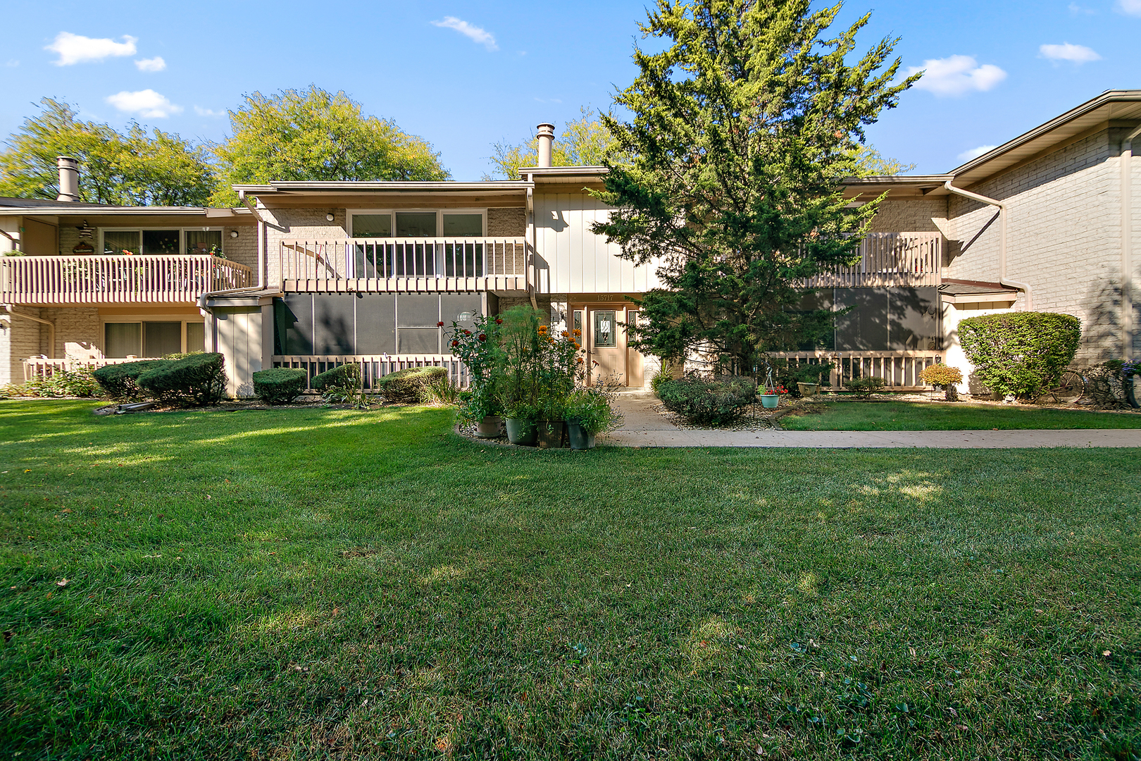 15717 Orlan Brook Drive, Unit 84 Orland Park, IL 60462 - Photo 17 of 18 a view of a house with backyard sitting area and garden