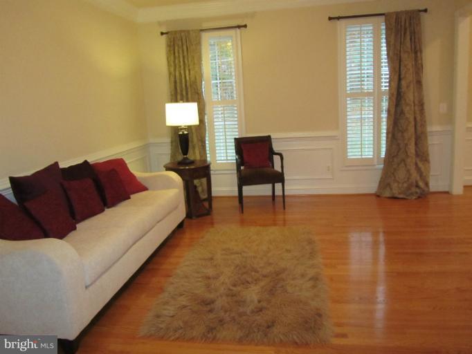 17511 Canby Road Leesburg, VA 20175 - Photo 3 of 30 Living Room