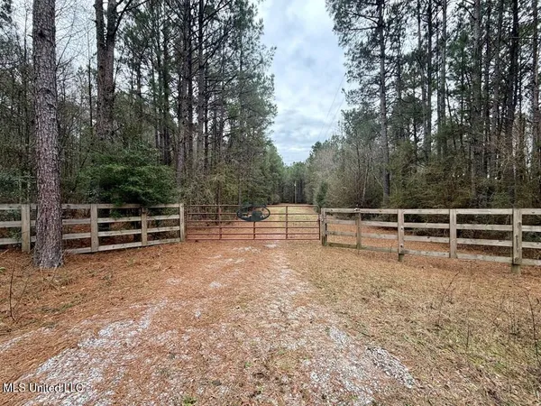 $320,000 | 178 Wadsworth Road, Ellisville, MS 39437