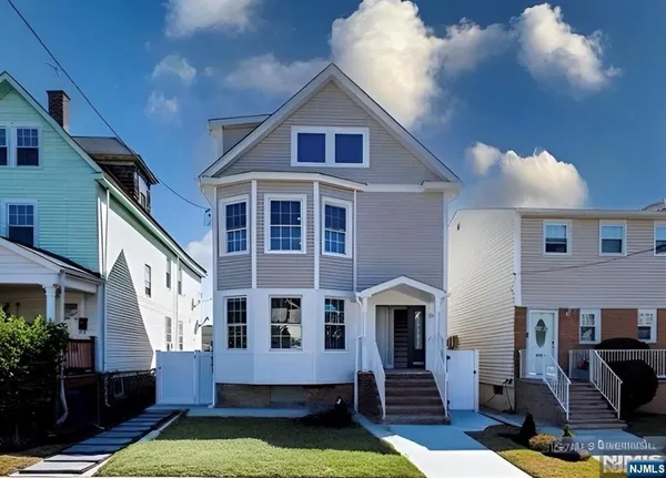 $2,800 | 378 Forest Street, Unit 2, Kearny, NJ 07032