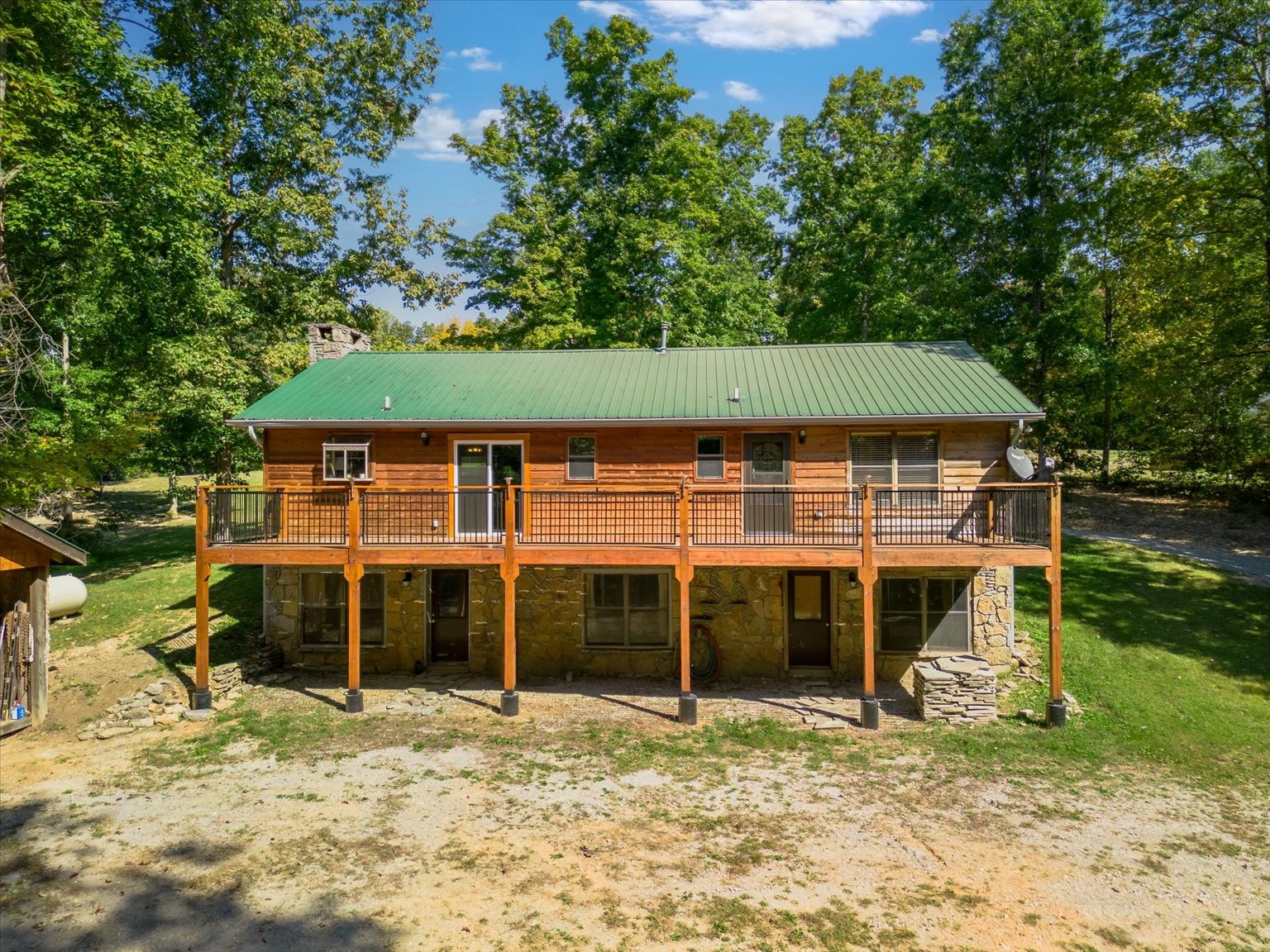 3911 Mobley's Cut Road Columbia, TN 38401 - Photo 17 of 19 front view of a house with a yard