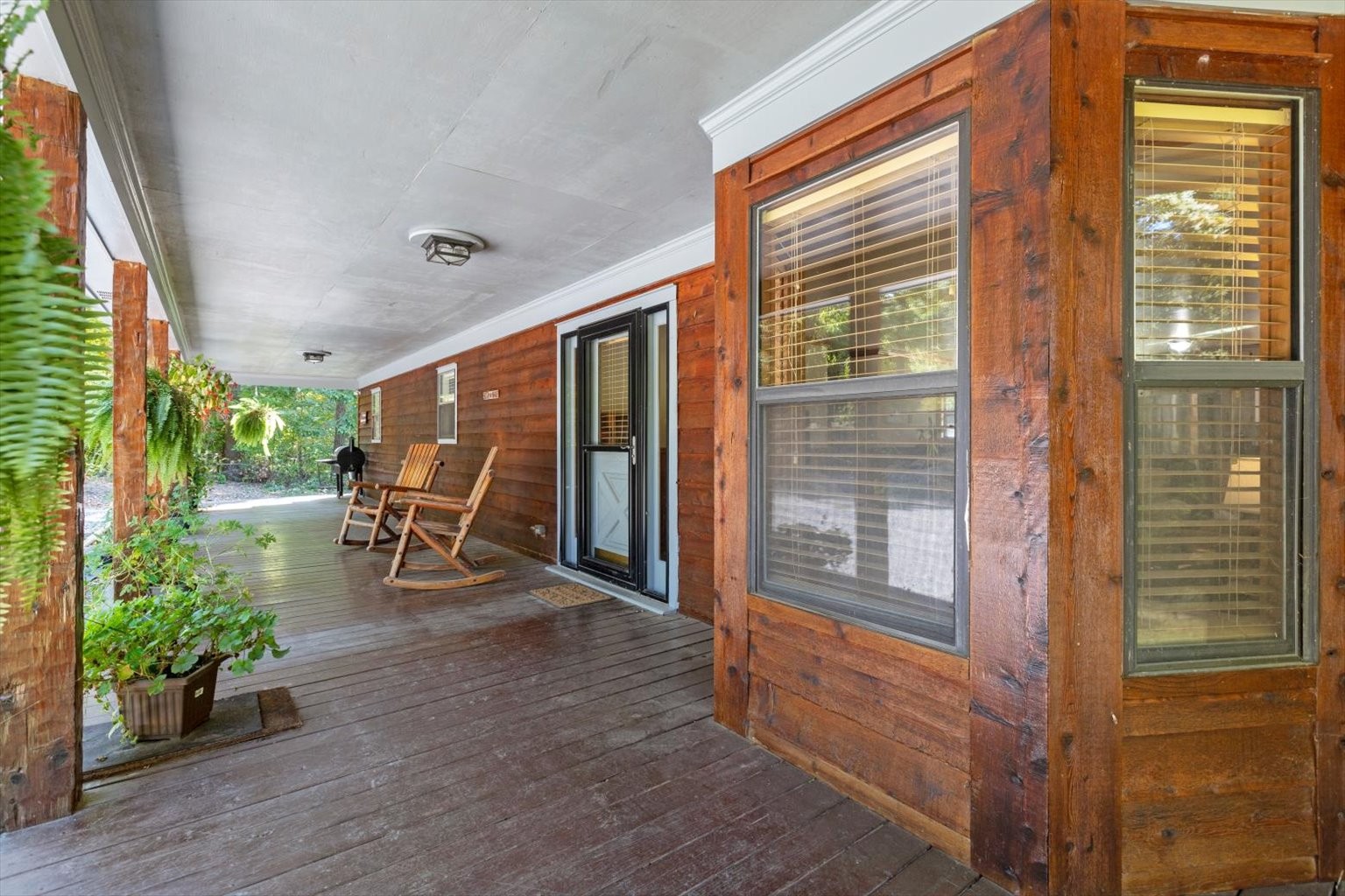 3911 Mobley's Cut Road Columbia, TN 38401 - Photo 5 of 19 a porch with a table and chairs in patio