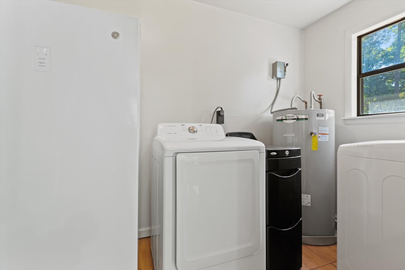 3911 Mobley's Cut Road Columbia, TN 38401 - Photo 9 of 19 a utility room with dryer and washer