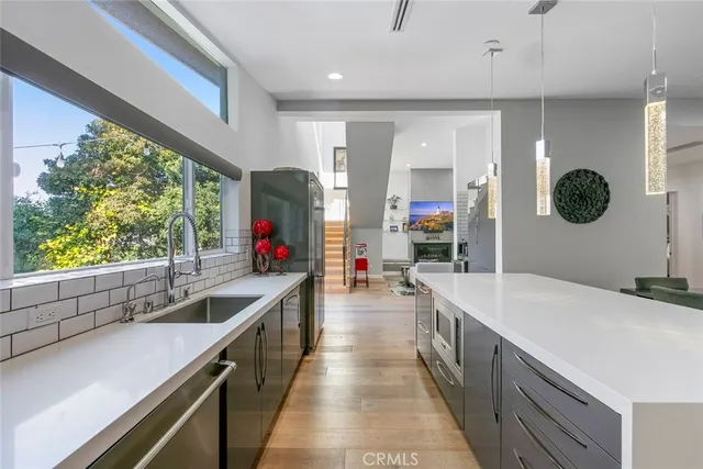 $3,395,000 | 210 La Jolla Drive, Newport Beach, CA 92663