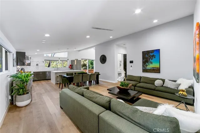 $3,395,000 | 210 La Jolla Drive, Newport Beach, CA 92663