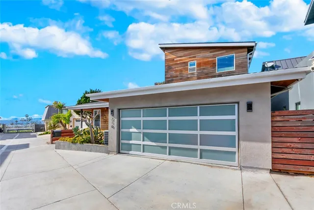 $3,395,000 | 210 La Jolla Drive, Newport Beach, CA 92663