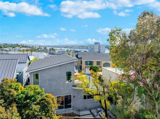 $3,395,000 | 210 La Jolla Drive, Newport Beach, CA 92663