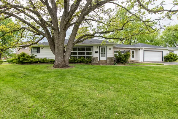 $299,900 | 616 Highland Avenue, Antioch, IL 60002