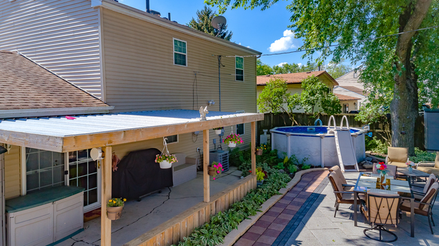 558 Redwood Road Bolingbrook, IL 60440 - Photo 6 of 12 a view of a dinning tables and chairs in patio