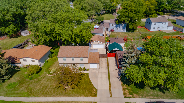 558 Redwood Road Bolingbrook, IL 60440 - Photo 8 of 12 an aerial view of multiple houses with yard