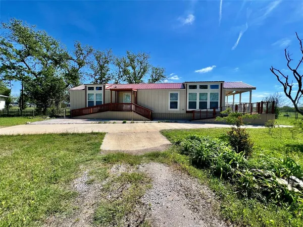 $260,000 | 711 South Main Street, Carbon, TX 76435