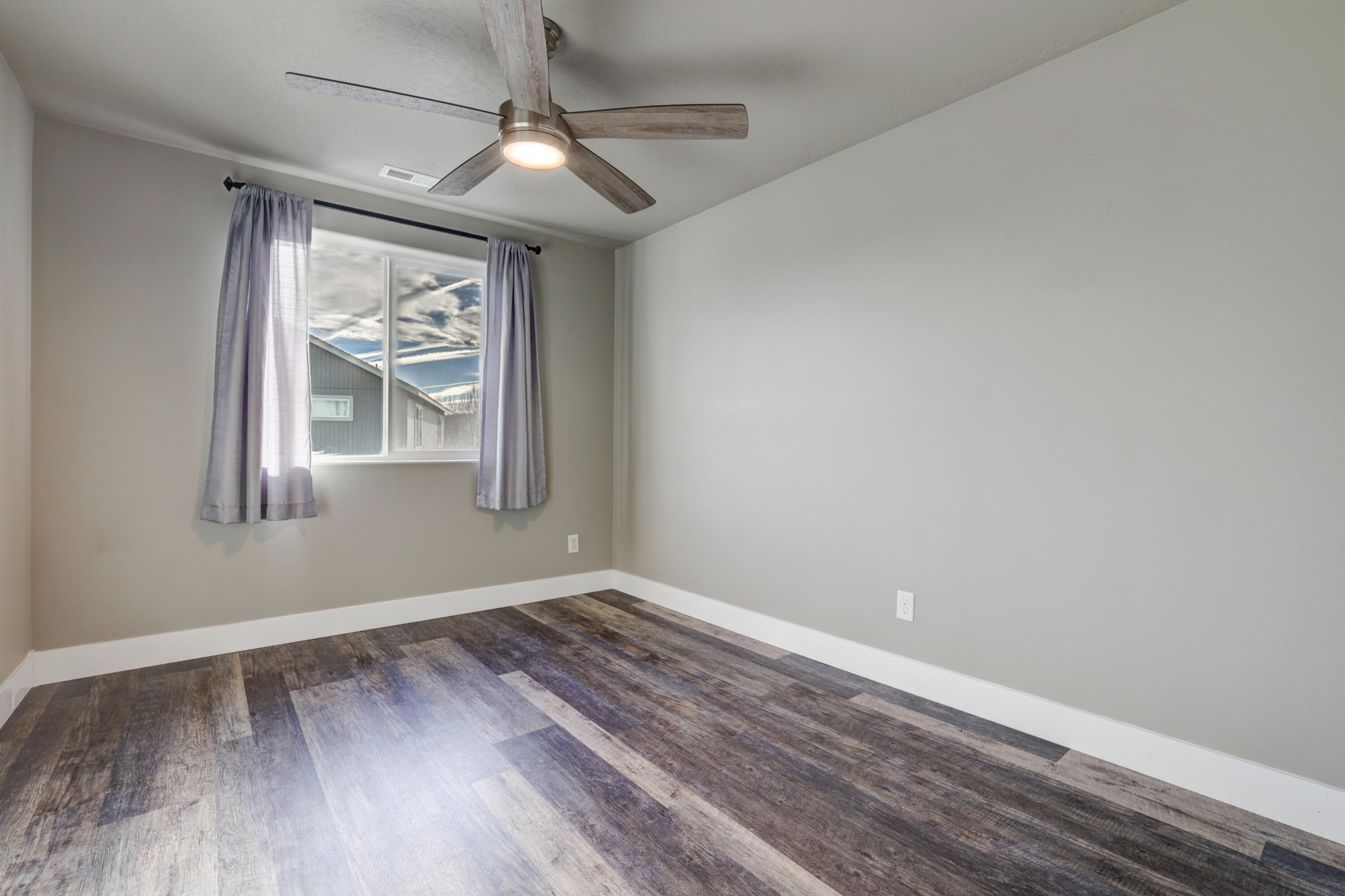 1525 Southwest 31st Street Redmond, OR 97756 - Photo 20 of 26 1525 SW 31st St-14