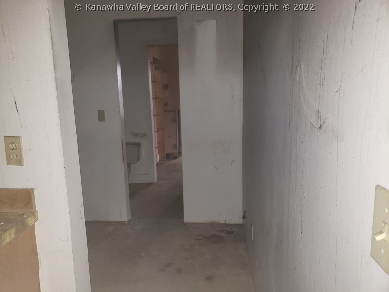 1201 Strawberry Road St. Albans, WV 25177 - Photo 5 of 17 Gallery Image 5