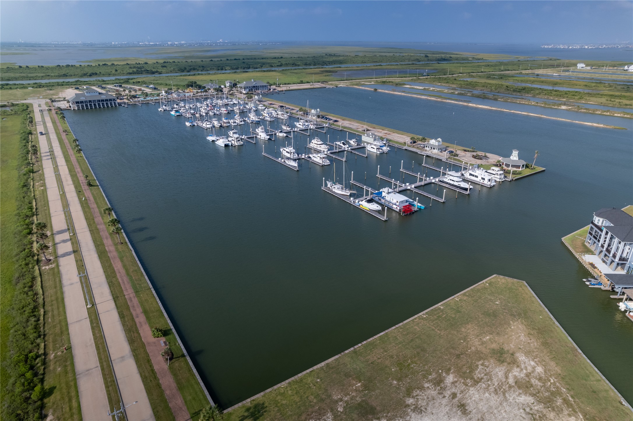 45 Shell Key Hitchcock, TX 77563 - Photo 40 of 41 a view of balcony with furniture
