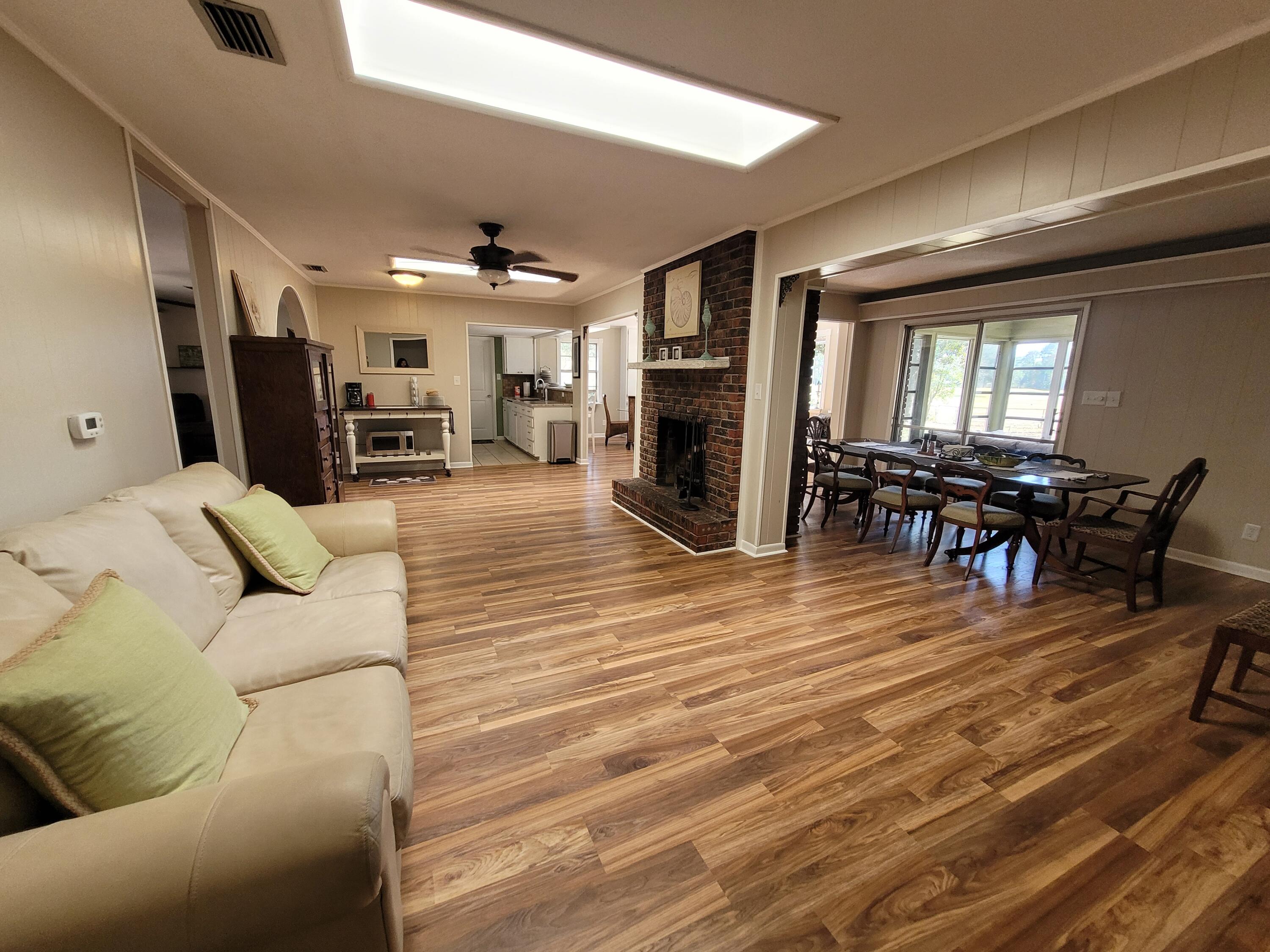 98 Country Club Road Shalimar, FL 32579 - Photo 13 of 17 20241023_133659