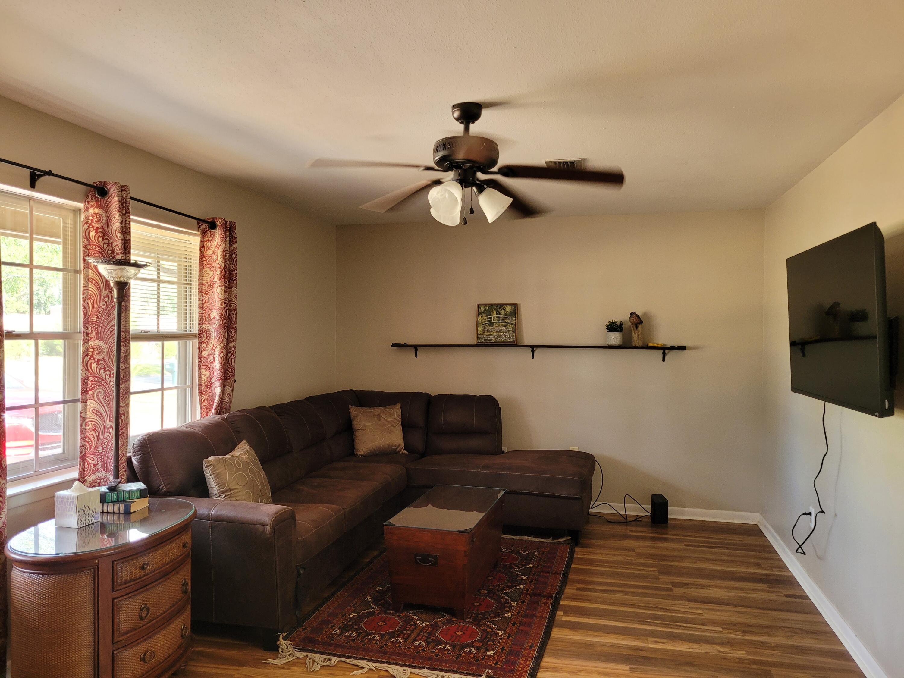 98 Country Club Road Shalimar, FL 32579 - Photo 2 of 17 20241023_133309