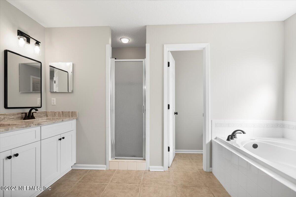 601 Lady Lake Road West Jacksonville, FL 32218 - Photo 16 of 38 Master Bath