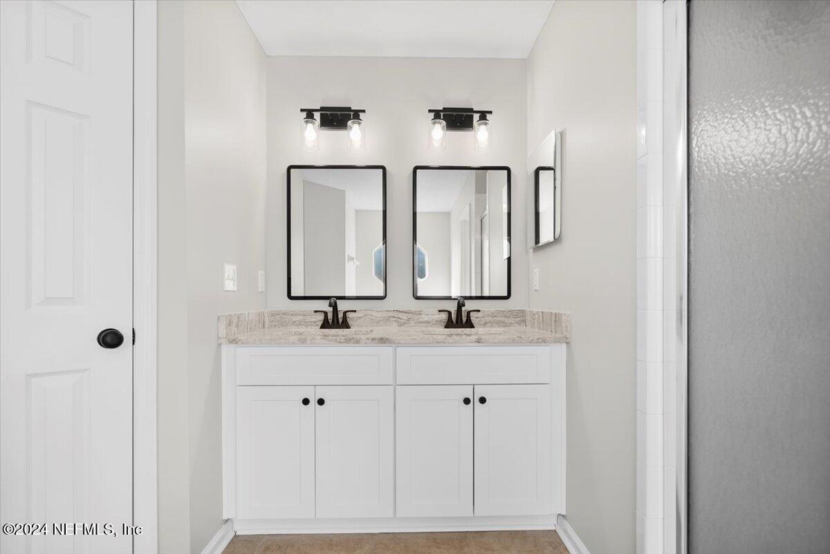 601 Lady Lake Road West Jacksonville, FL 32218 - Photo 18 of 38 Master bathroom