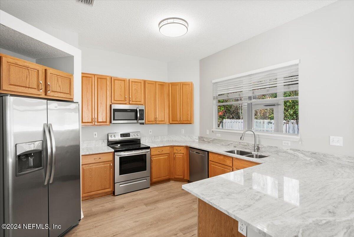 601 Lady Lake Road West Jacksonville, FL 32218 - Photo 8 of 38 Kitchen