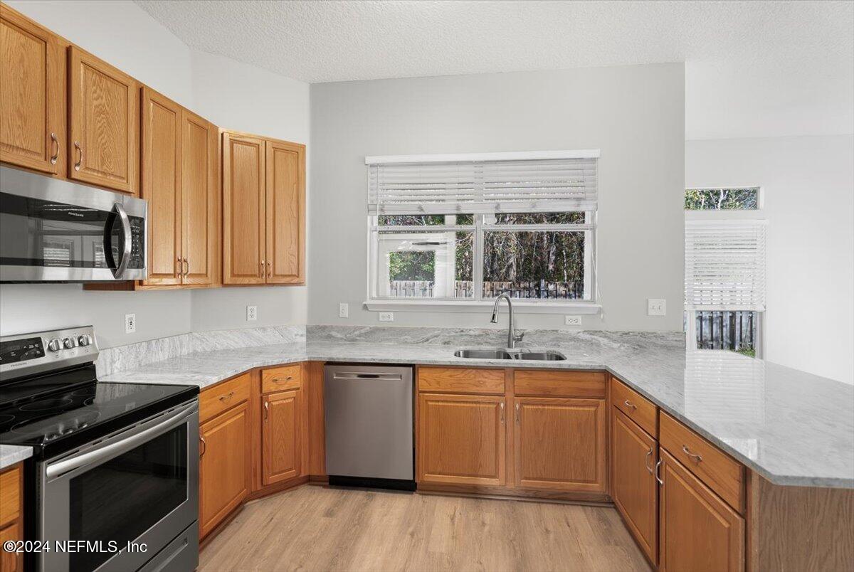 601 Lady Lake Road West Jacksonville, FL 32218 - Photo 9 of 38 Kitchen