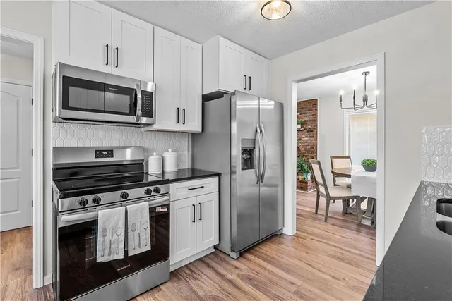 $299,900 | 811 Northeast Mulberry Street, Lee's Summit, MO 64086