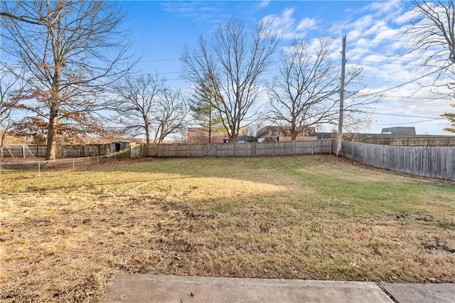 $299,900 | 811 Northeast Mulberry Street, Lee's Summit, MO 64086